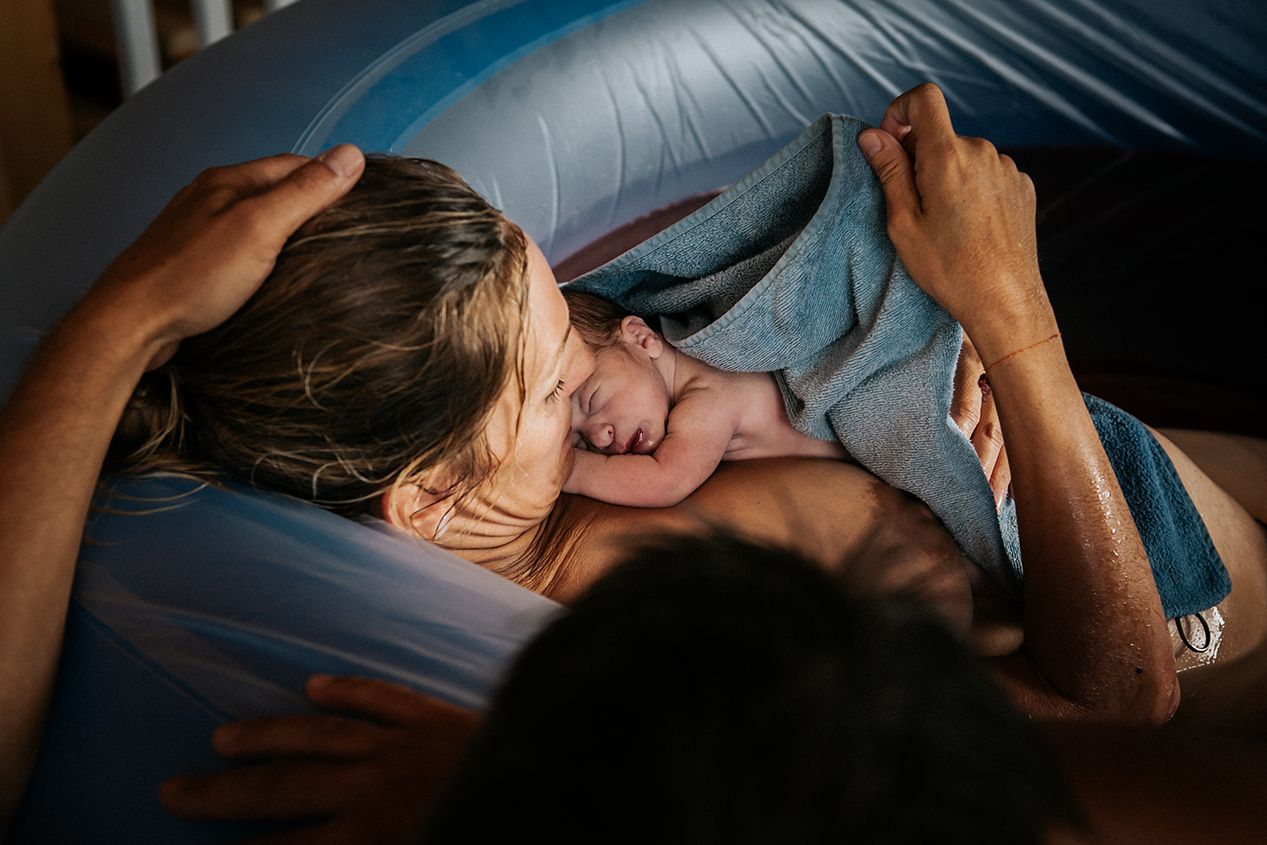 Hausgeburt, Geburtsfotografin, Wassergeburt